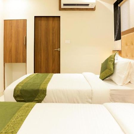 Hotel Delight Мумбаи Экстерьер фото