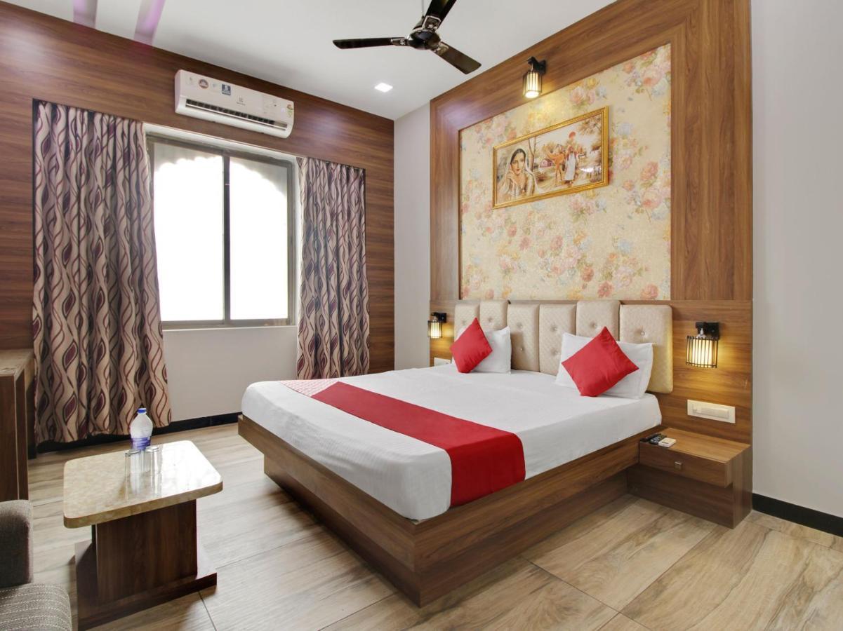 Hotel Delight Мумбаи Экстерьер фото