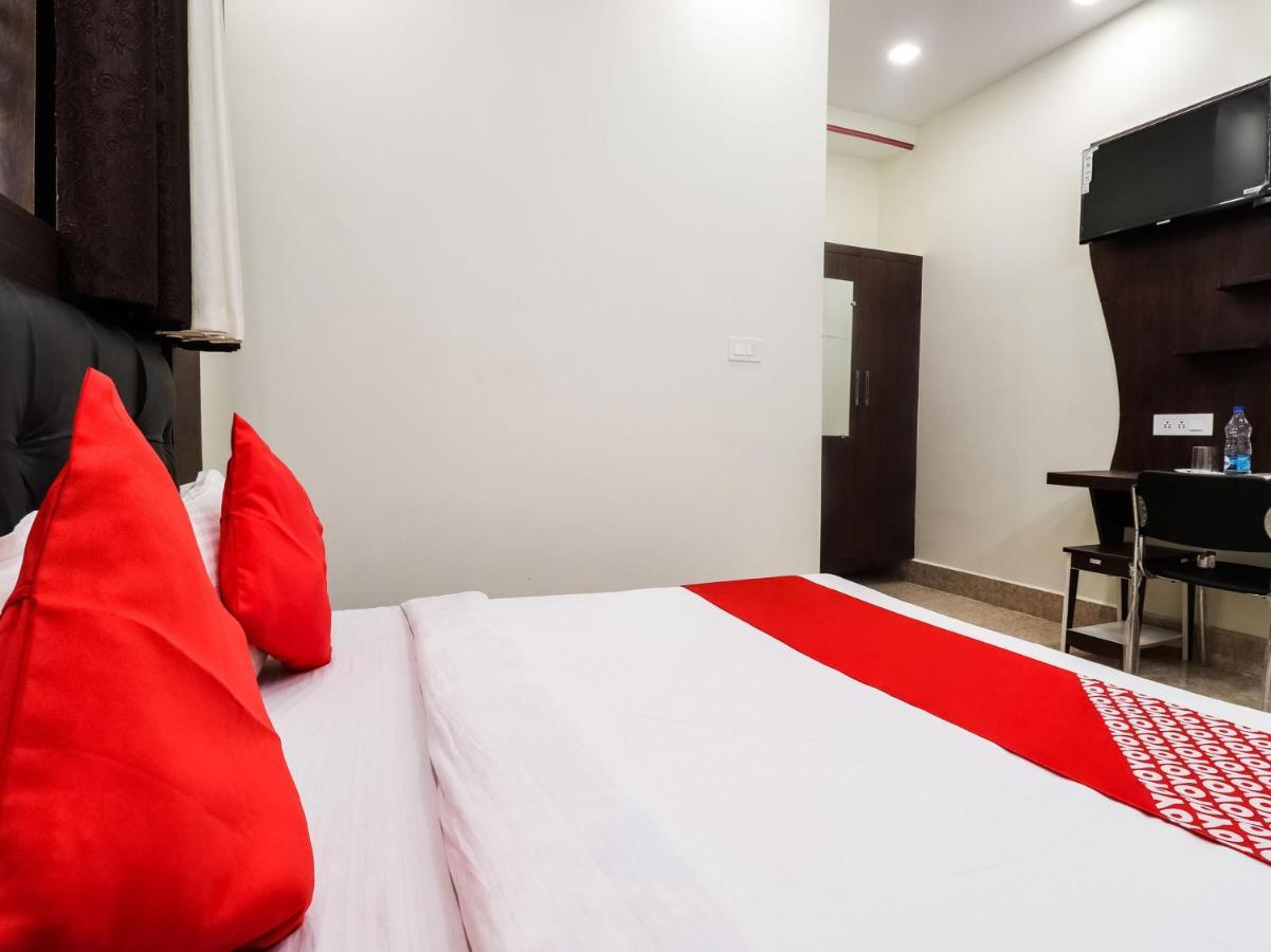 Hotel Delight Мумбаи Экстерьер фото
