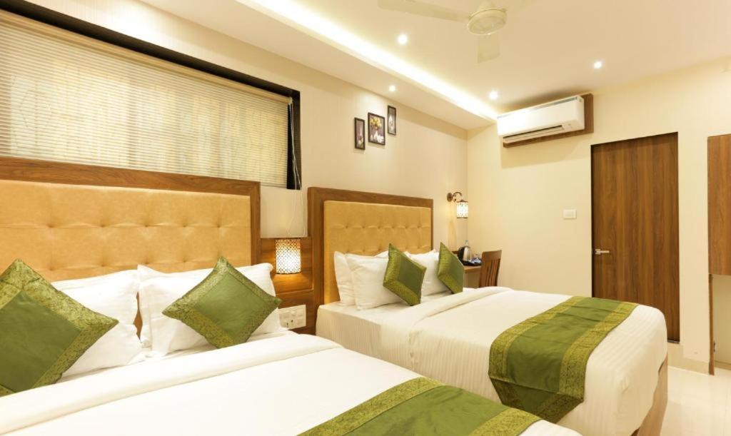Hotel Delight Мумбаи Экстерьер фото