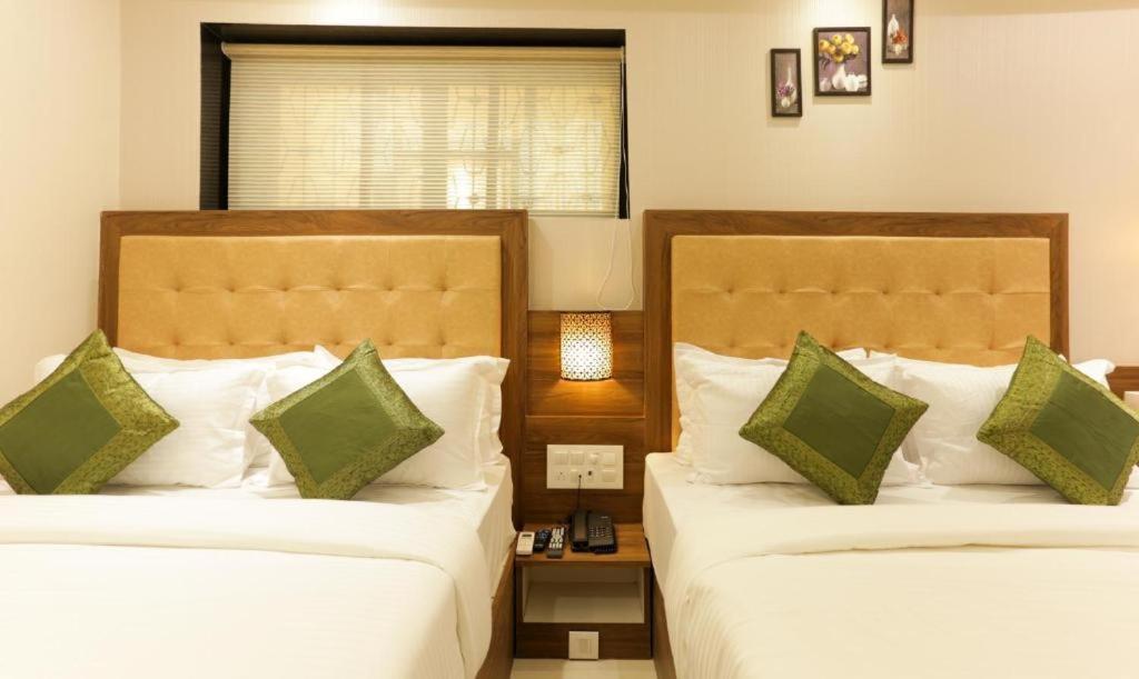 Hotel Delight Мумбаи Экстерьер фото
