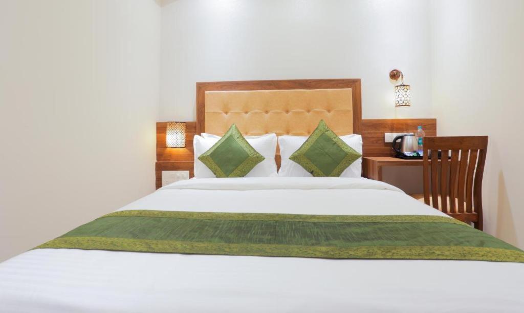 Hotel Delight Мумбаи Экстерьер фото